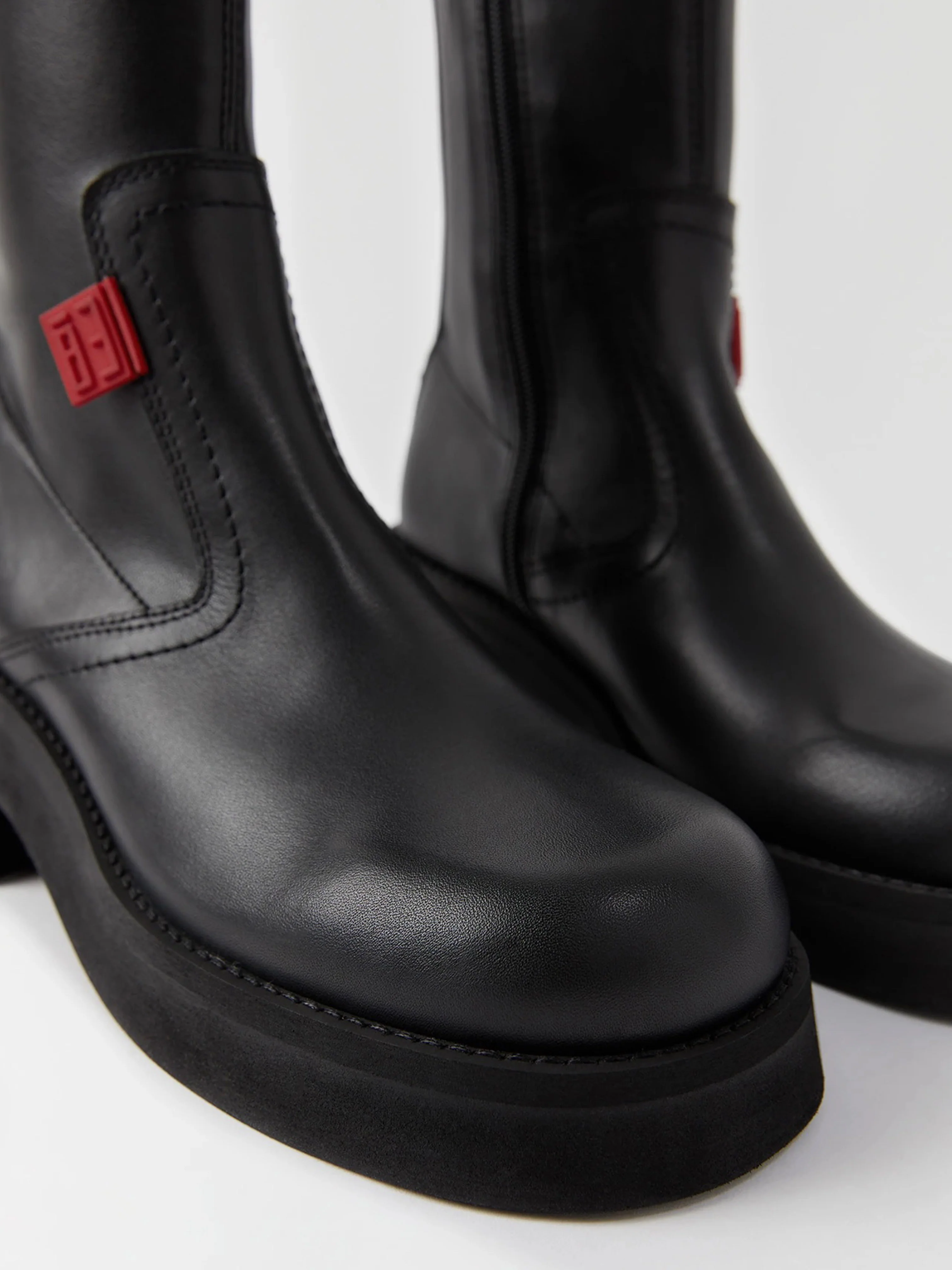 E8 x MIISTA Oliana Red Tab Black Ankle Boot - Image 4