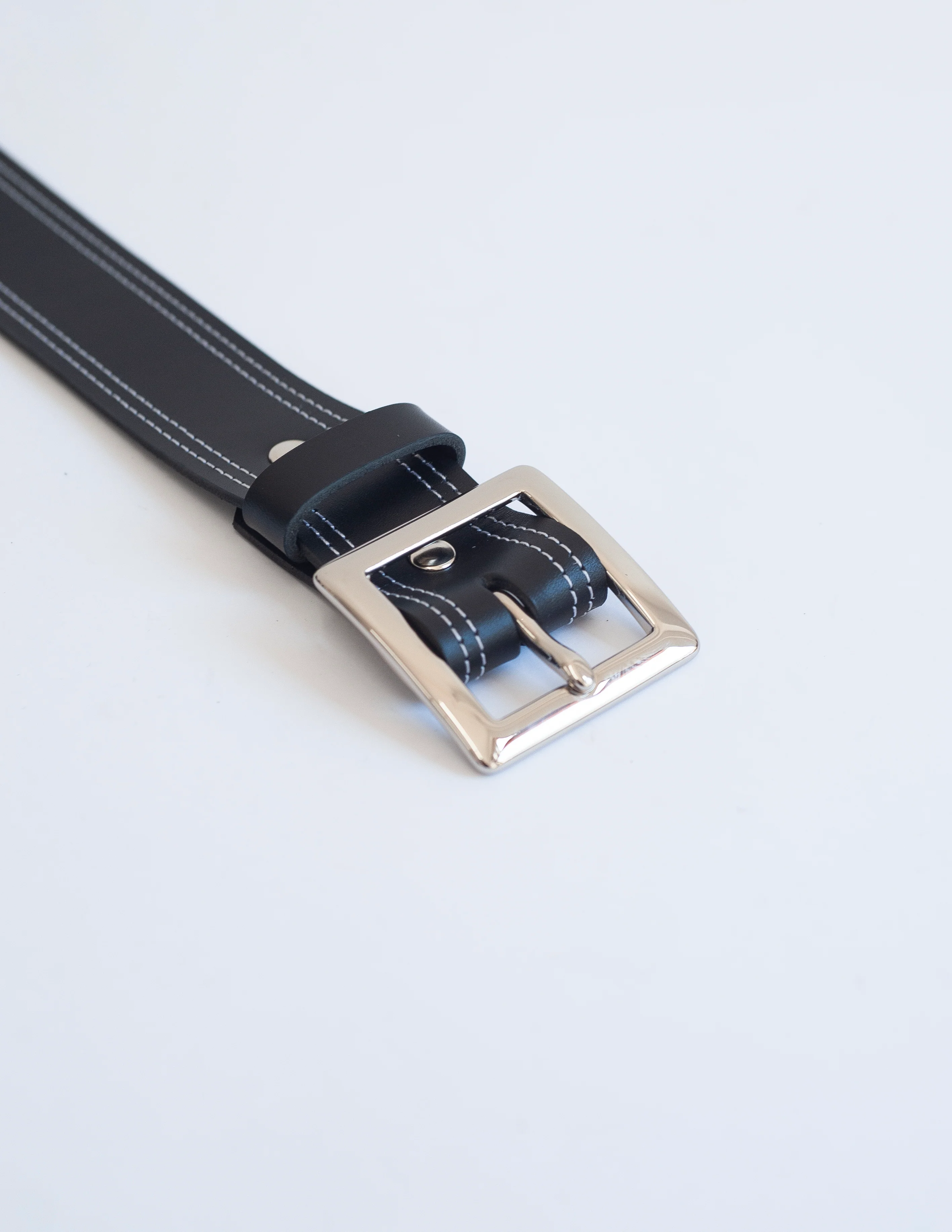 The Lair Daisy White Stitch Belt - Image 3