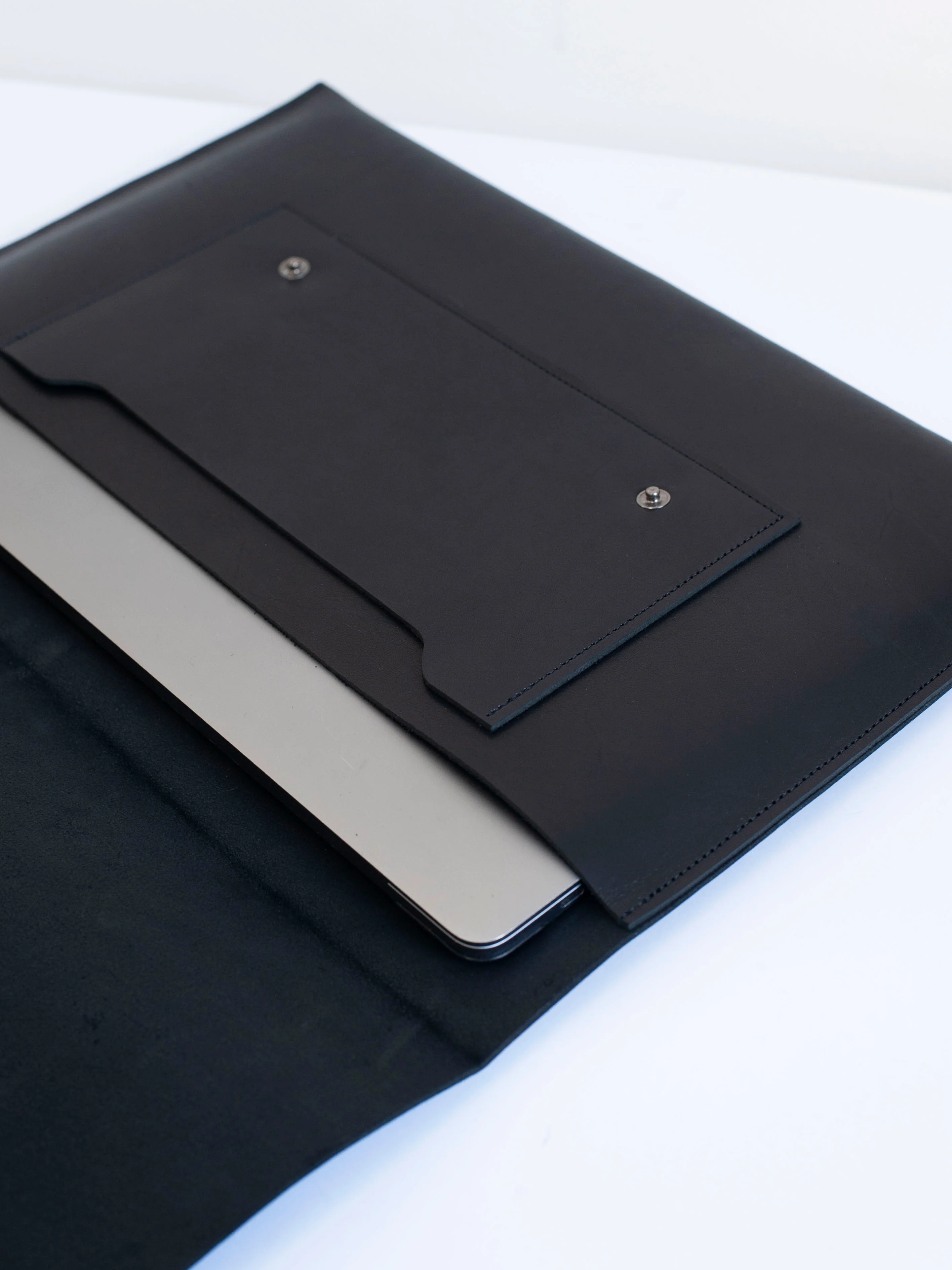 The Lair Novus Laptop Case Black 13" - Image 3