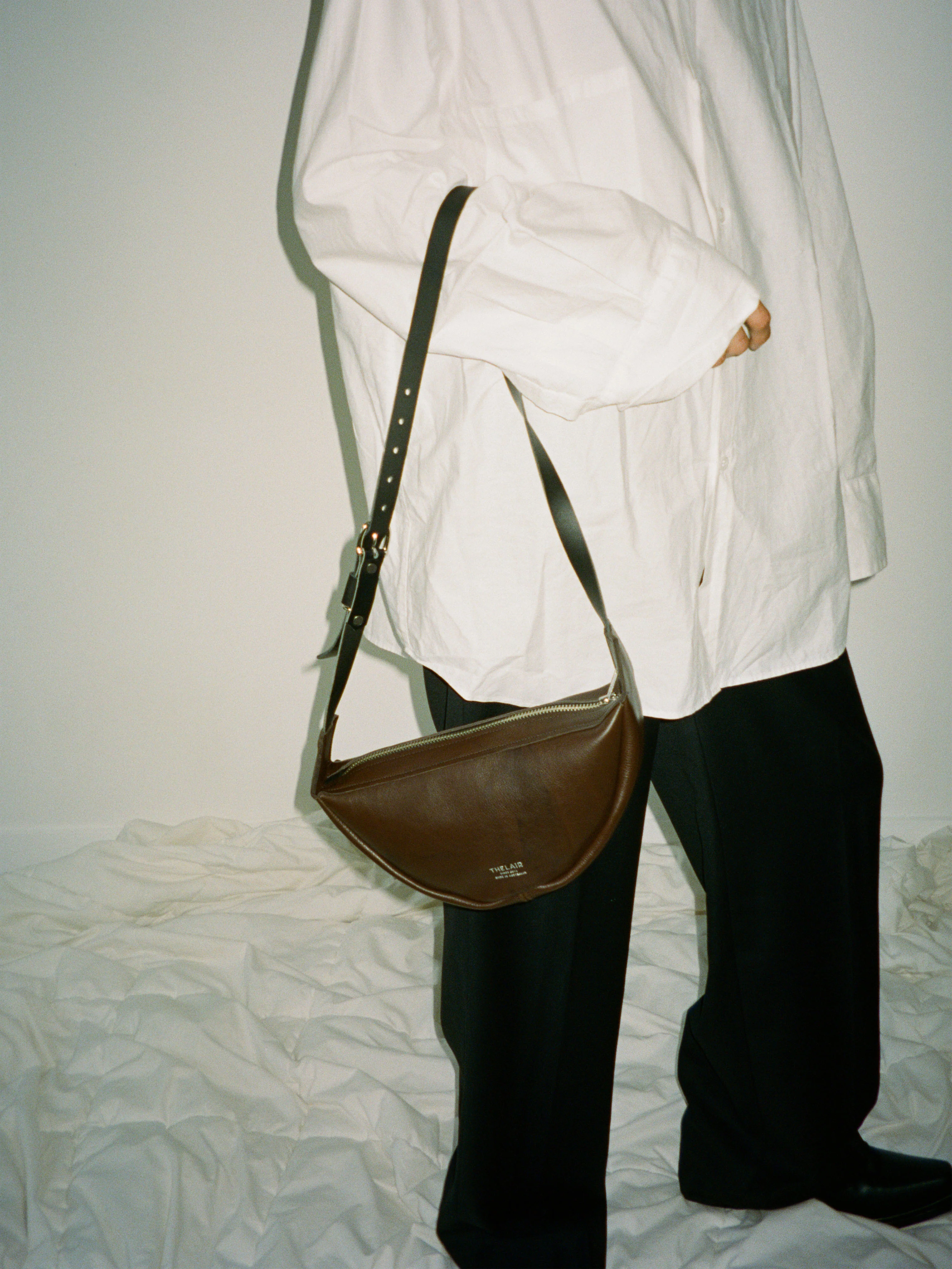 The Lair Slouch Zipper Bag Large Mahogany Silver - Image 4